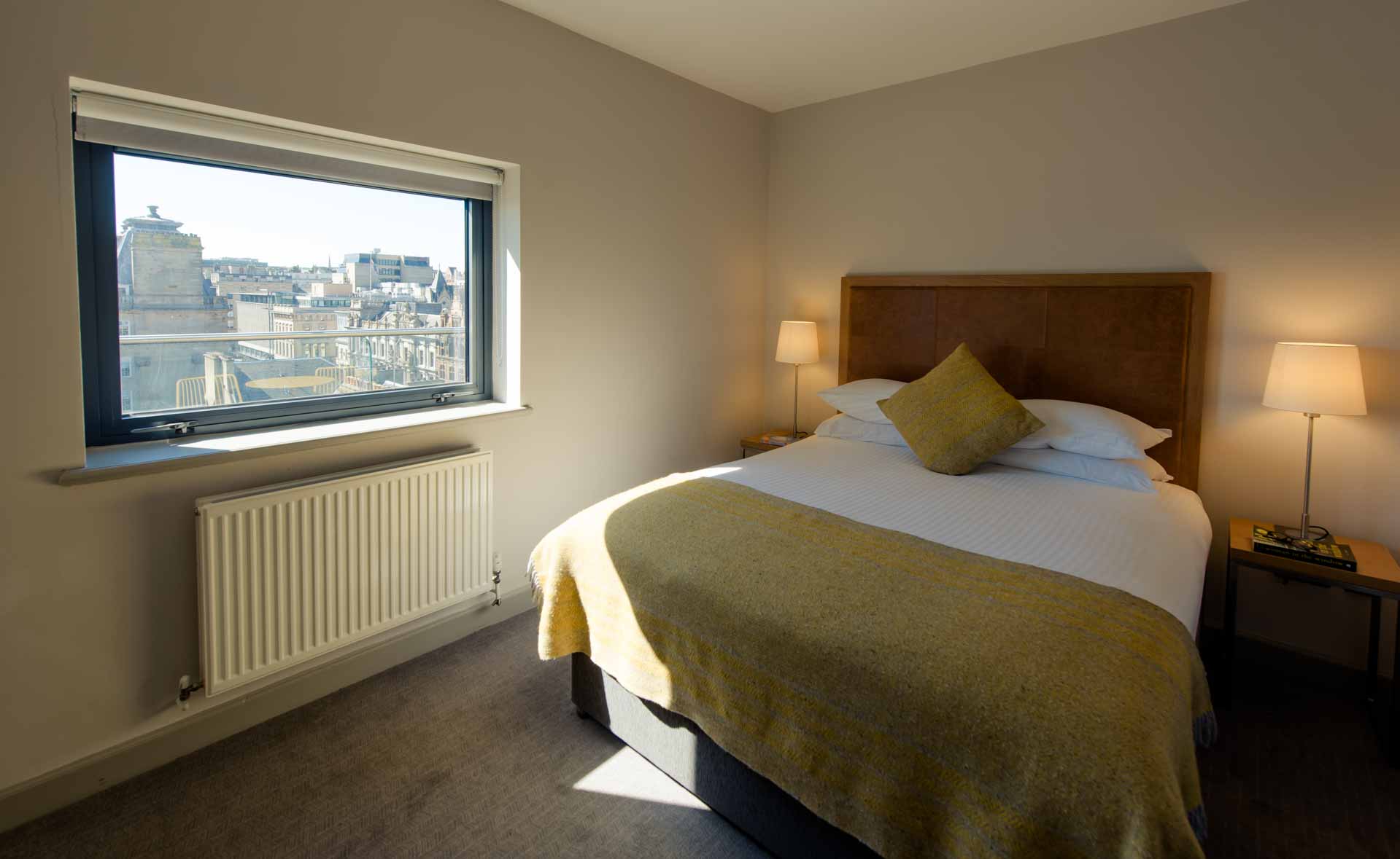 PREMIER SUITES PLUS Glasgow Square Beds for Builders
